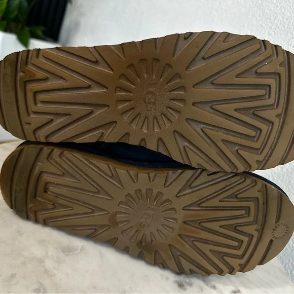 UGG CLASSIC SHORT II NAVY SHEARLING WATER RESISTANT BOOTS SIZE 8 - Picture 14 of 14